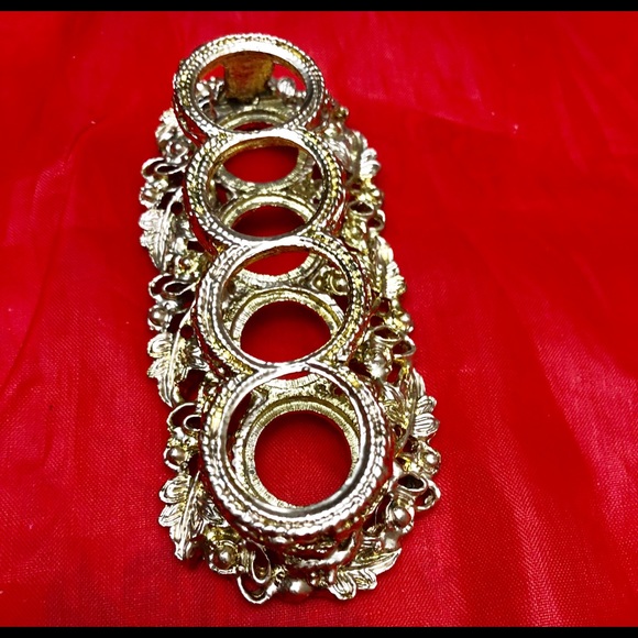 VTG LIPSTICK HOLDER MARKED “THE BUCKLERS”FOLIAGE GOLD METAL - Picture 2 of 7